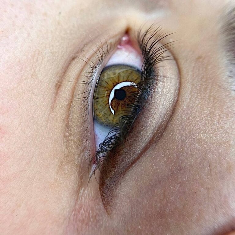 Wimpernkranzverdichtung bei braunem Auge – dezente Pigmentierung für natürlichen Ausdruck, Studio Lena Kart Hamburg